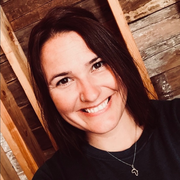 Meet your Posher, Amanda - Picture 1 of 1